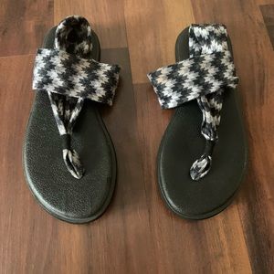 Sanuk Yoga chevron Sling Sandals Girls 6-7